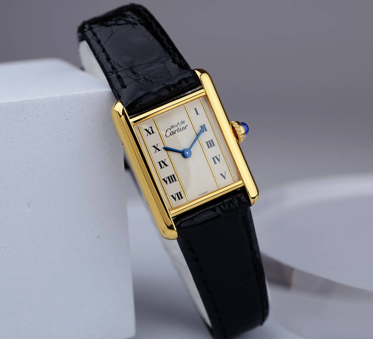 Cartier Must Tank Gold Line Roman Index SM