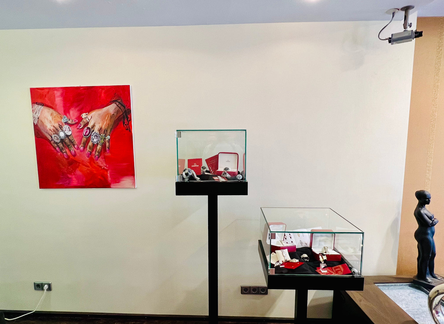 Showroom von Black Forest Timepieces in Offenburg mit Vitrinen