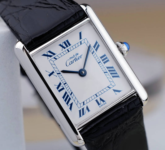 Cartier Must Tank Silver Blue Roman Index mit schwarzem Lederarmband