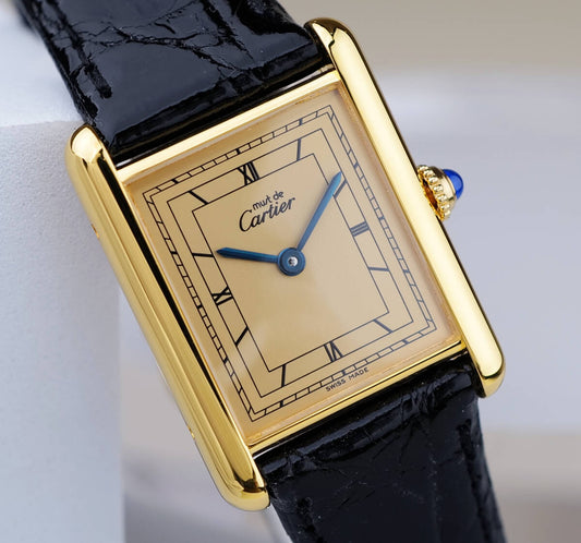 Cartier Must Tank Gold Index mit schwarzem Lederarmband