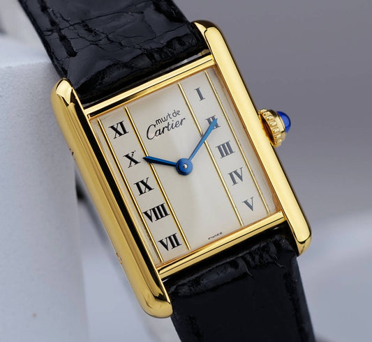 Cartier Must Tank Gold Line Roman Index mit schwarzem Lederarmband