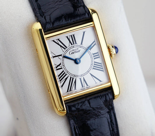 Cartier Must Tank Opaline Roman Index mit schwarzem Lederarmband