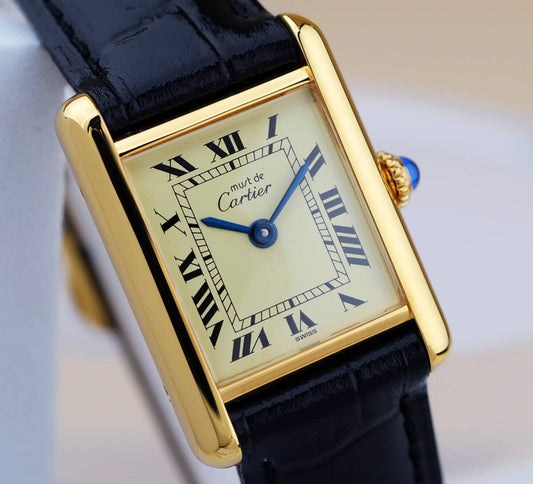 Cartier Tank Must Roman Ivory Index mit schwarzem Lederarmband