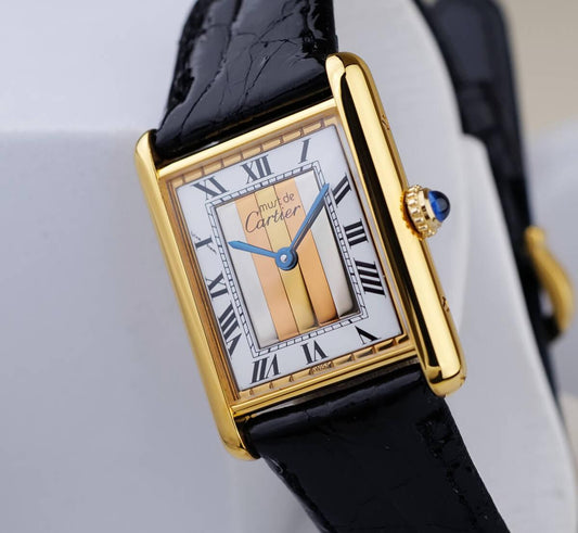 Cartier Must Tank Trinity Gold Index mit schwarzem Lederarmband