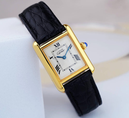 Cartier Must Tank White Roman Index mit schwarzem Lederarmband