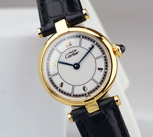 Cartier Vendome Louis Cartier Gold Arabia Index mit schwarzem Lederarmband