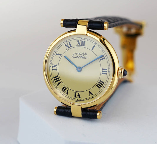Cartier Must Vendome Louis Cartier Ivory Roman Index mit schwarzem Lederarmband